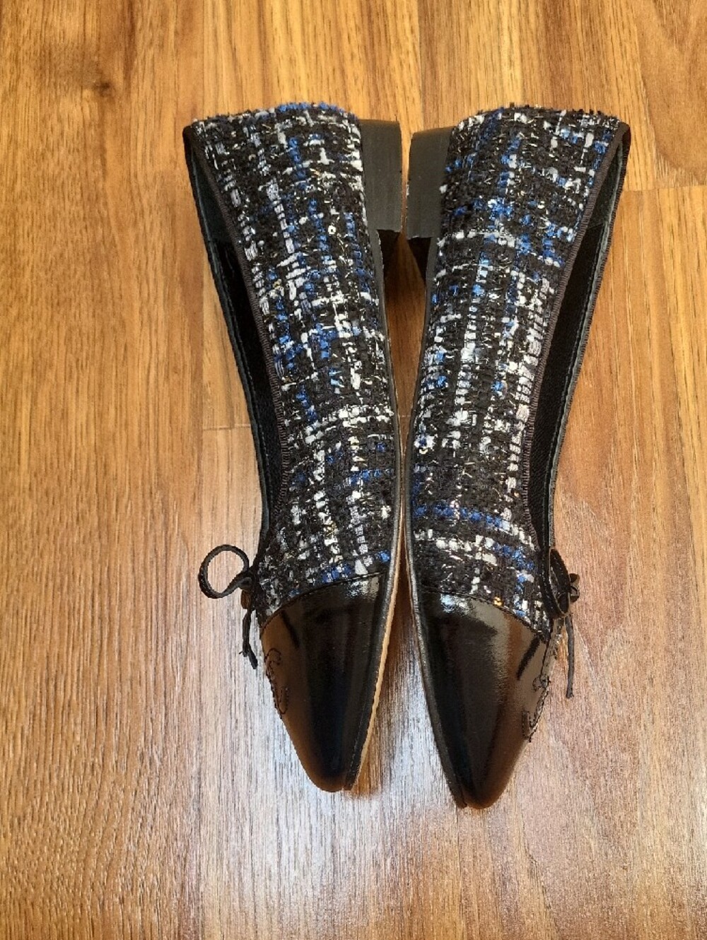 CHANEL Black Tweed & Patent Leather Cap-Toe Ballet Flats with Bow - Picture 4 of 8